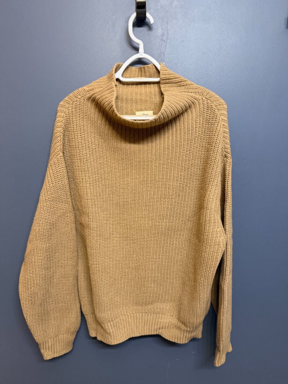 Aritzia Women's Turtleneck Sweater (size Medium)
